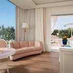 فندق Riviera 5*