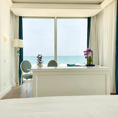 Riviera Hotel 5*